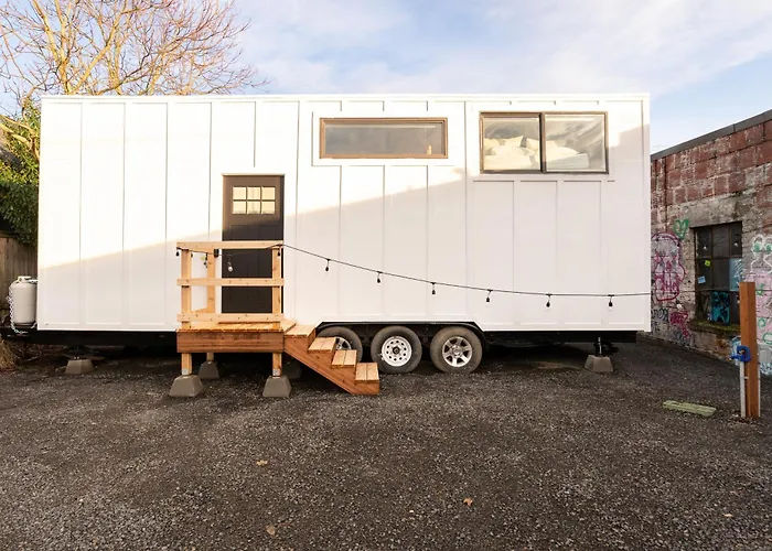 Stay Portland Collection - The Graffiti Alley Tiny House - Food, Art & Beer