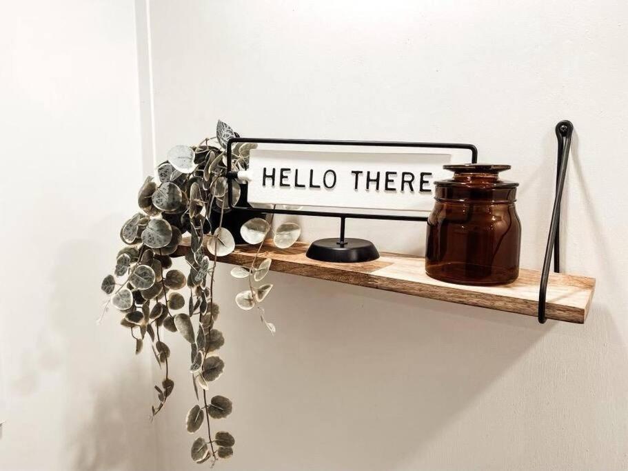 Collection - The Graffiti Alley Tiny House - Food, Art & Beer Apartment *