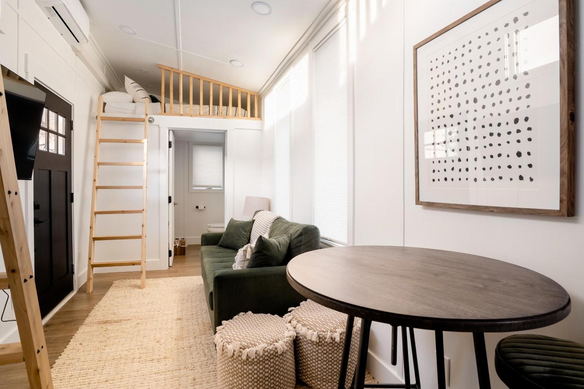 Collection - The Graffiti Alley Tiny House - Food, Art & Beer Apartment *