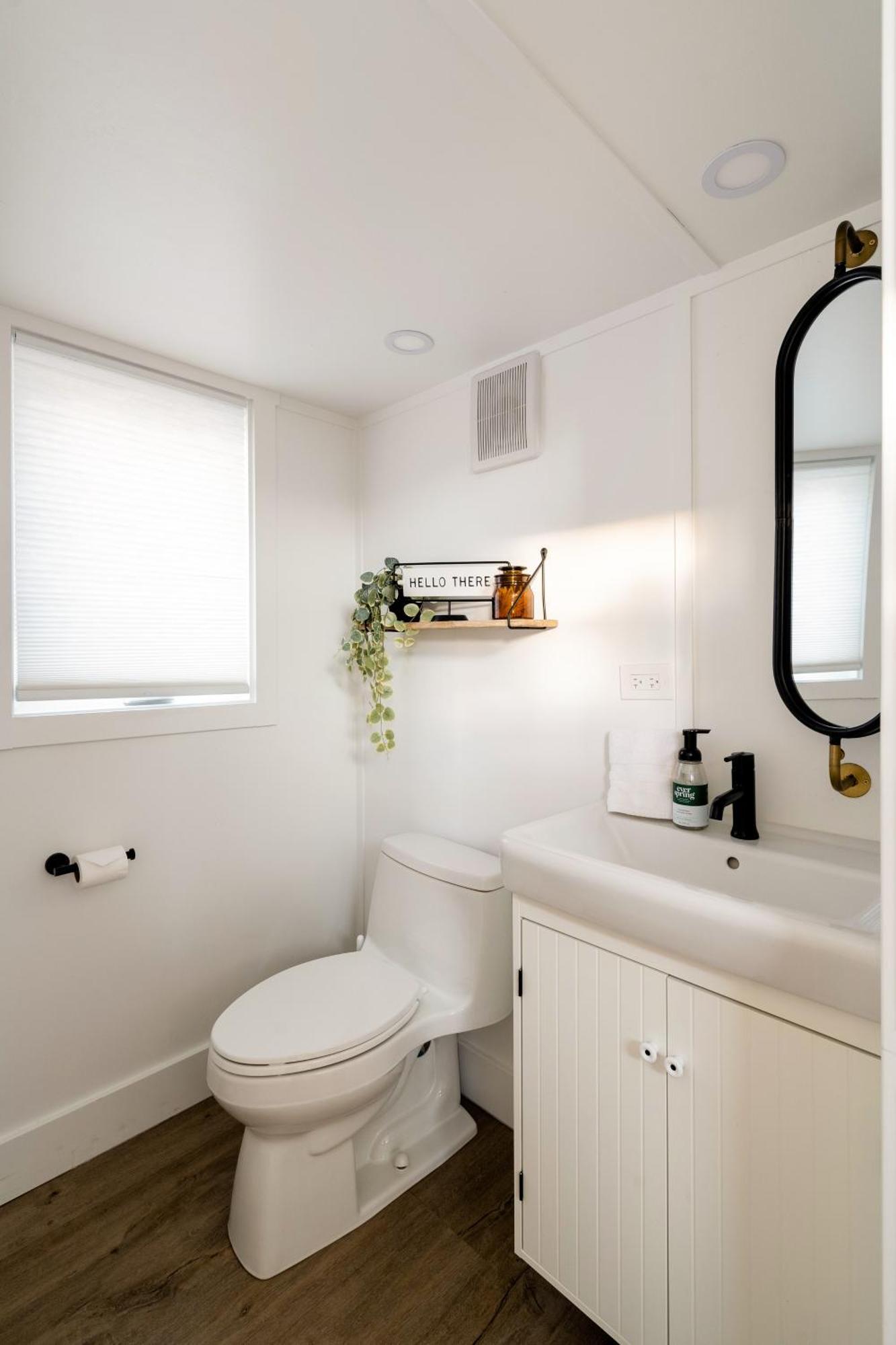 Apartment Collection - The Graffiti Alley Tiny House - Food, Art & Beer *