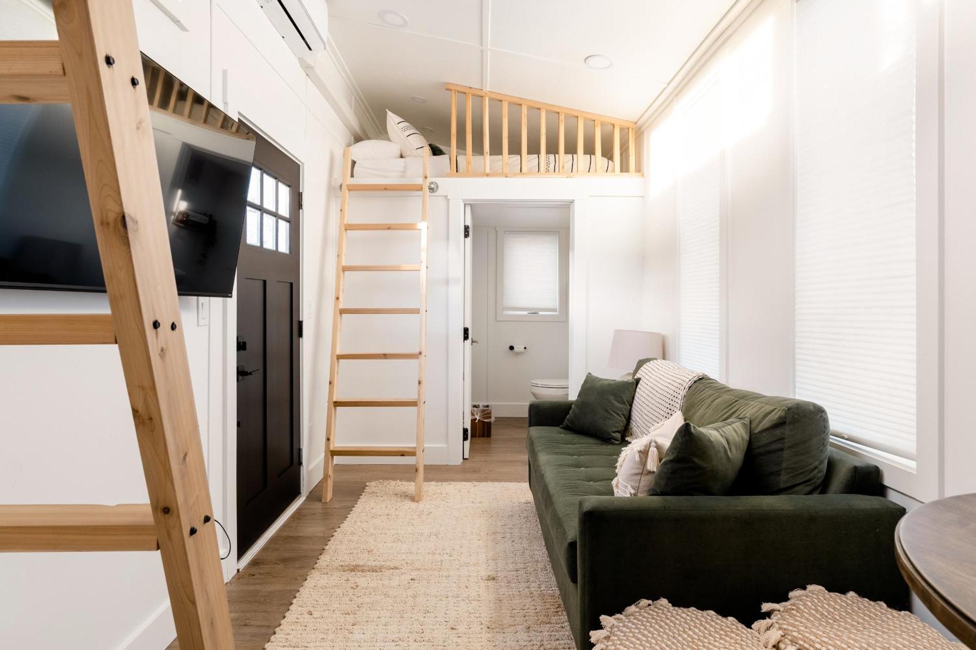Apartment Collection - The Graffiti Alley Tiny House - Food, Art & Beer Portland