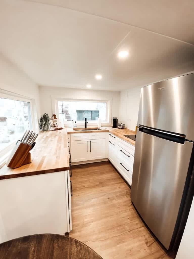 Collection - The Graffiti Alley Tiny House - Food, Art & Beer Apartment
