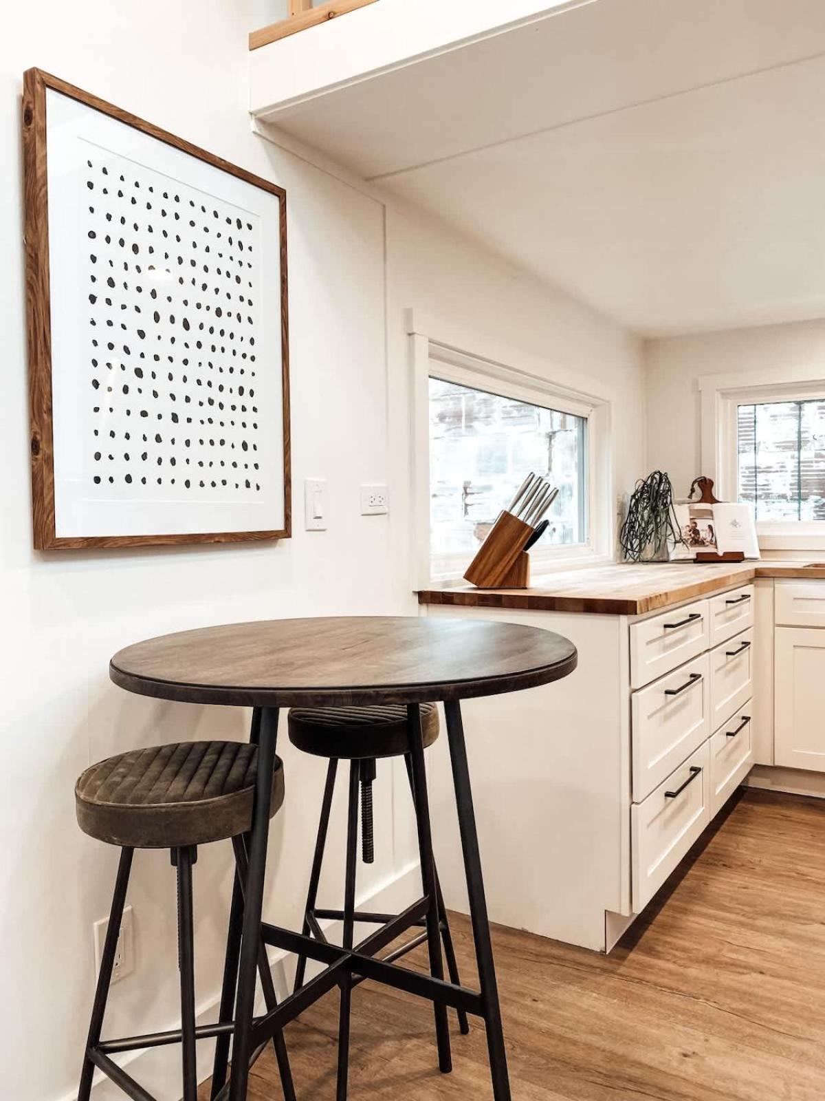 Collection - The Graffiti Alley Tiny House - Food, Art & Beer Apartment