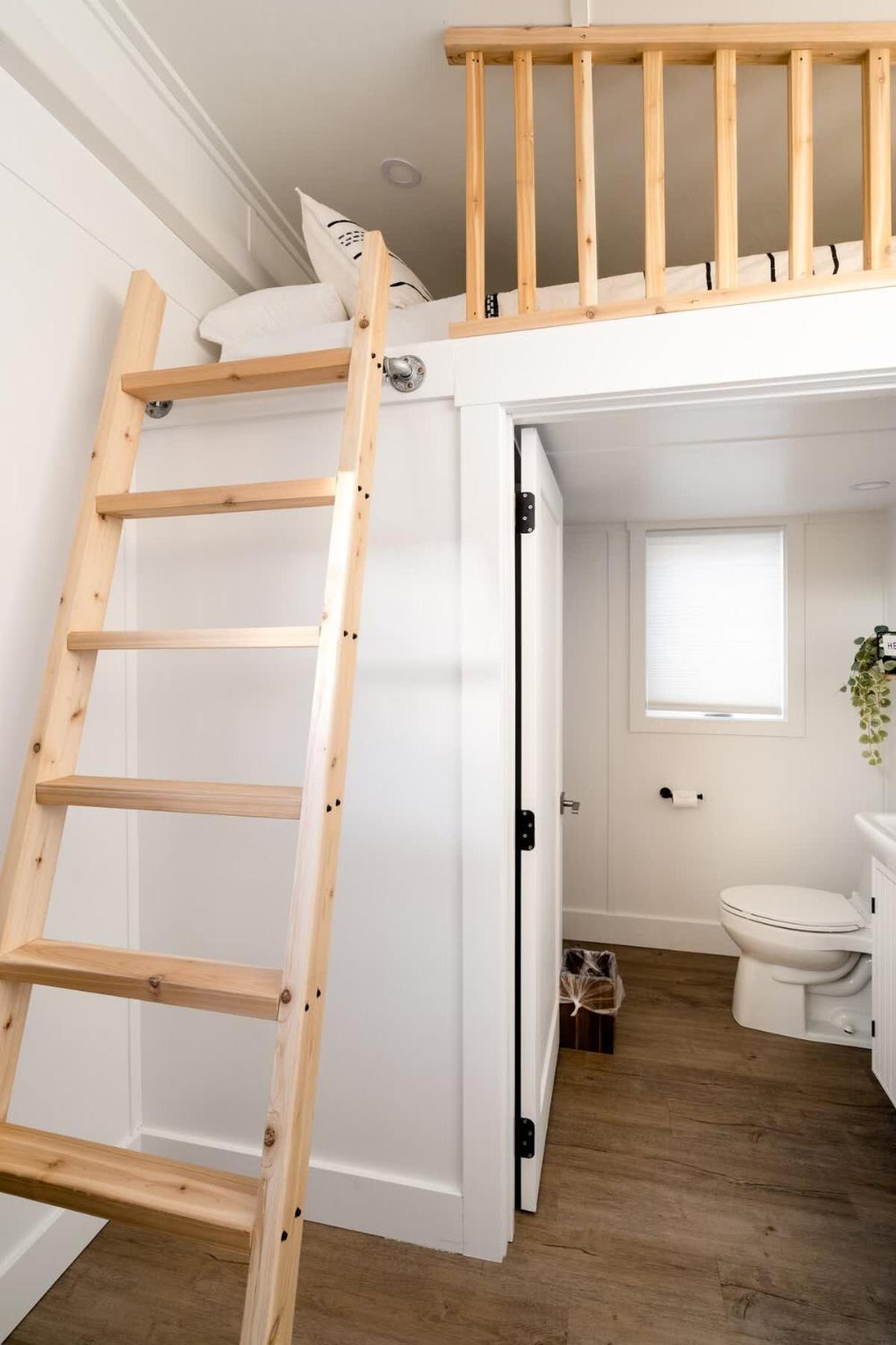 Apartment Collection - The Graffiti Alley Tiny House - Food, Art & Beer Portland